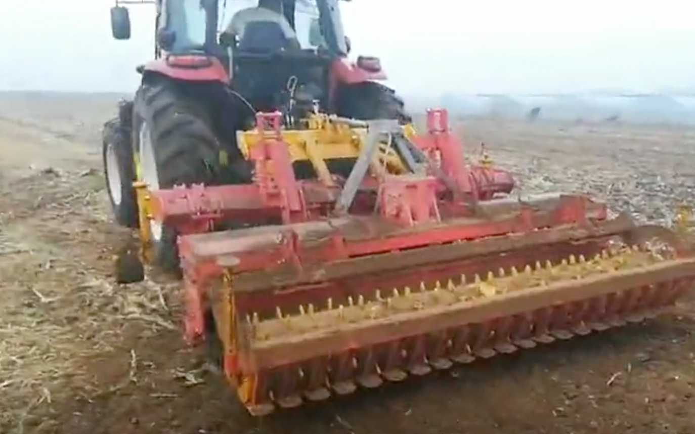 深松機(jī)，聯(lián)合耕整機(jī)作業(yè)視頻